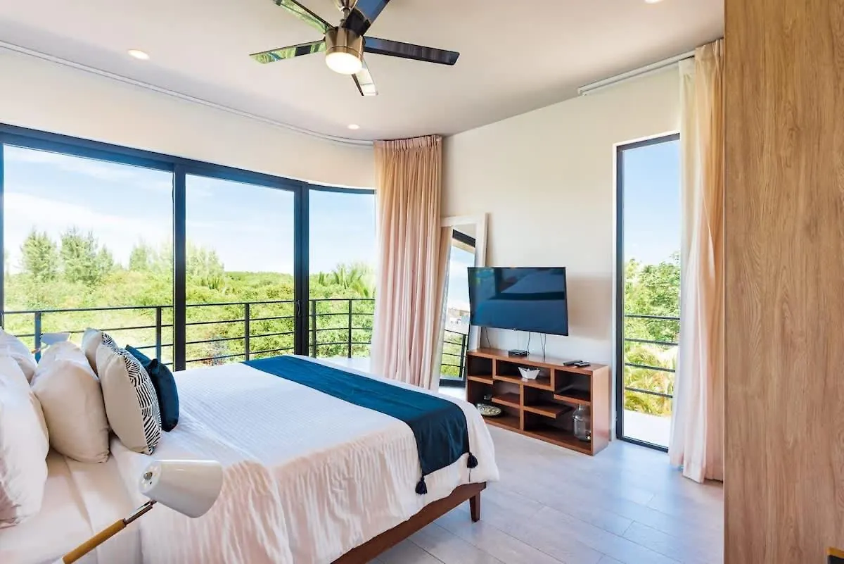 Oceanview 1-Br Beach Condo Playa del Carmen